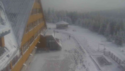 Parkoviště a hlavní vchod