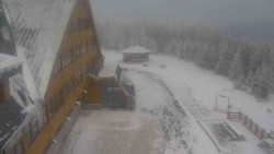 Parkoviště a hlavní vchod