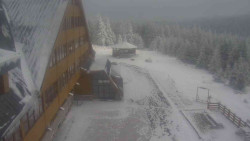 Parkoviště a hlavní vchod