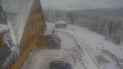 Parkoviště a hlavní vchod