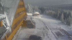 Parkoviště a hlavní vchod