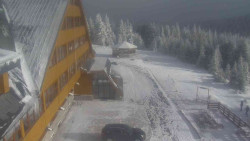 Parkoviště a hlavní vchod