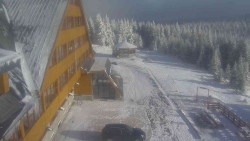 Parkoviště a hlavní vchod