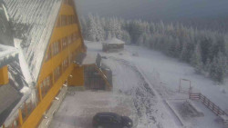 Parkoviště a hlavní vchod