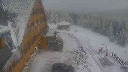 Parkoviště a hlavní vchod