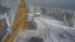 Parkoviště a hlavní vchod