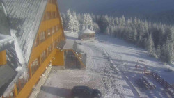 Parkoviště a hlavní vchod