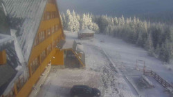 Parkoviště a hlavní vchod