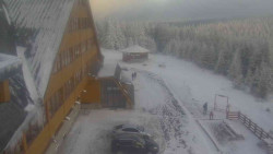 Parkoviště a hlavní vchod