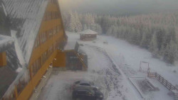 Parkoviště a hlavní vchod