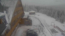 Parkoviště a hlavní vchod