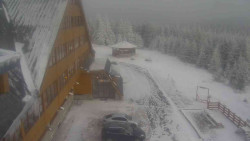 Parkoviště a hlavní vchod