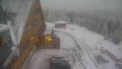 Parkoviště a hlavní vchod