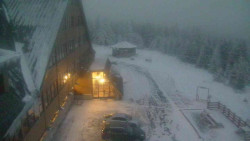 Parkoviště a hlavní vchod