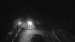 Parkoviště a hlavní vchod