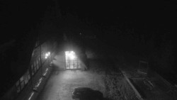 Parkoviště a hlavní vchod