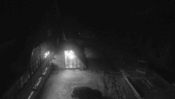 Parkoviště a hlavní vchod