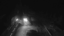 Parkoviště a hlavní vchod