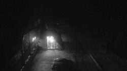 Parkoviště a hlavní vchod