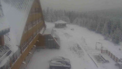 Parkoviště a hlavní vchod