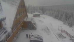 Parkoviště a hlavní vchod