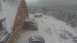 Parkoviště a hlavní vchod