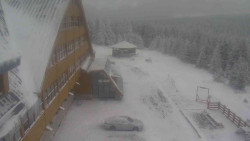 Parkoviště a hlavní vchod