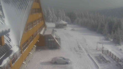 Parkoviště a hlavní vchod