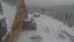 Parkoviště a hlavní vchod