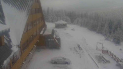 Parkoviště a hlavní vchod