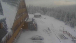 Parkoviště a hlavní vchod