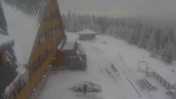 Parkoviště a hlavní vchod