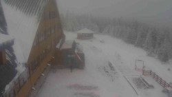 Parkoviště a hlavní vchod