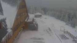 Parkoviště a hlavní vchod