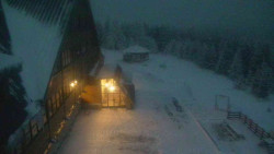 Parkoviště a hlavní vchod