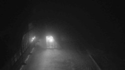 Parkoviště a hlavní vchod