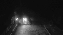 Parkoviště a hlavní vchod