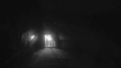 Parkoviště a hlavní vchod