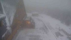 Parkoviště a hlavní vchod