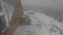 Parkoviště a hlavní vchod