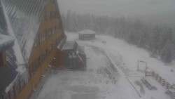 Parkoviště a hlavní vchod