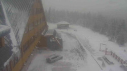 Parkoviště a hlavní vchod