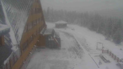 Parkoviště a hlavní vchod