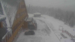 Parkoviště a hlavní vchod