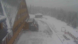 Parkoviště a hlavní vchod