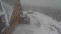 Parkoviště a hlavní vchod