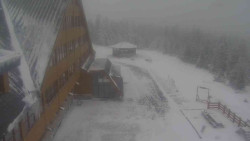 Parkoviště a hlavní vchod