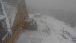 Parkoviště a hlavní vchod