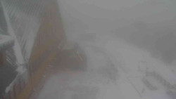 Parkoviště a hlavní vchod