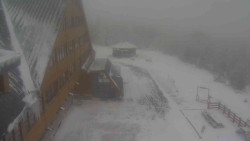 Parkoviště a hlavní vchod